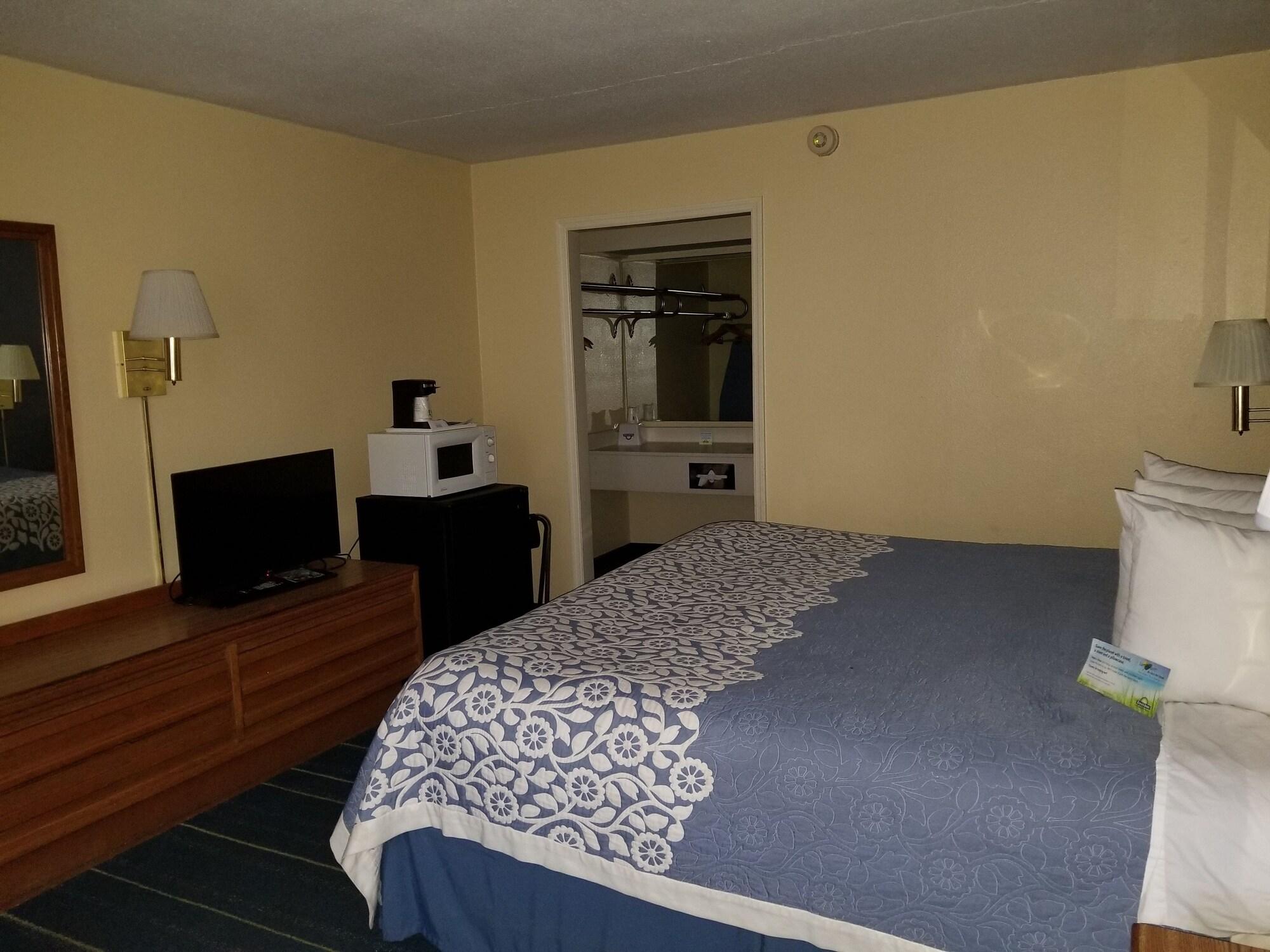 Days Inn By Wyndham South Hill Buitenkant foto