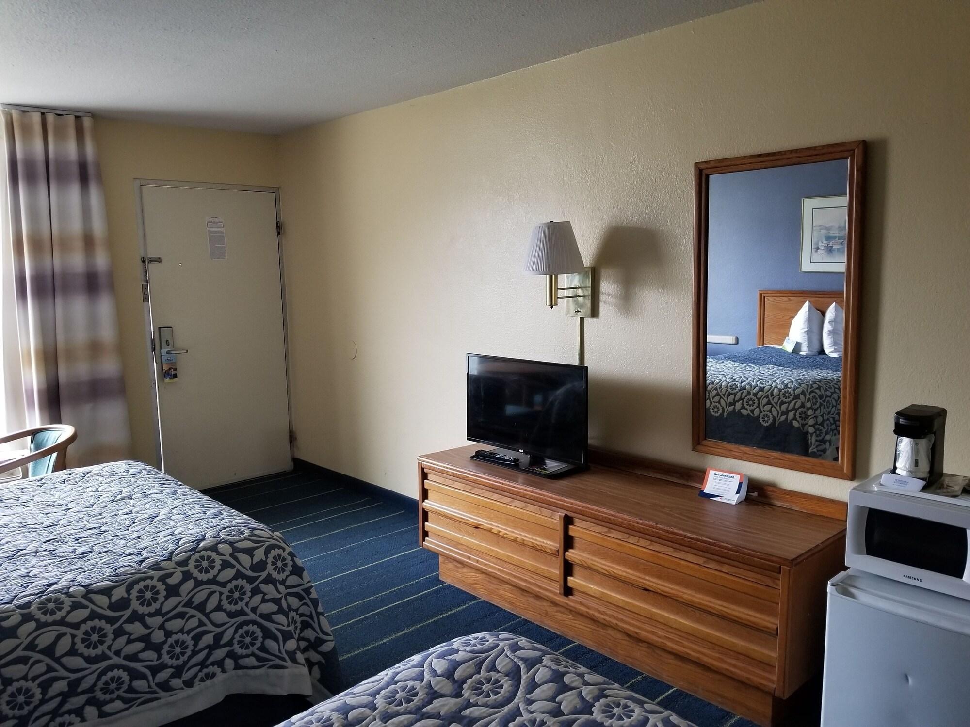 Days Inn By Wyndham South Hill Buitenkant foto