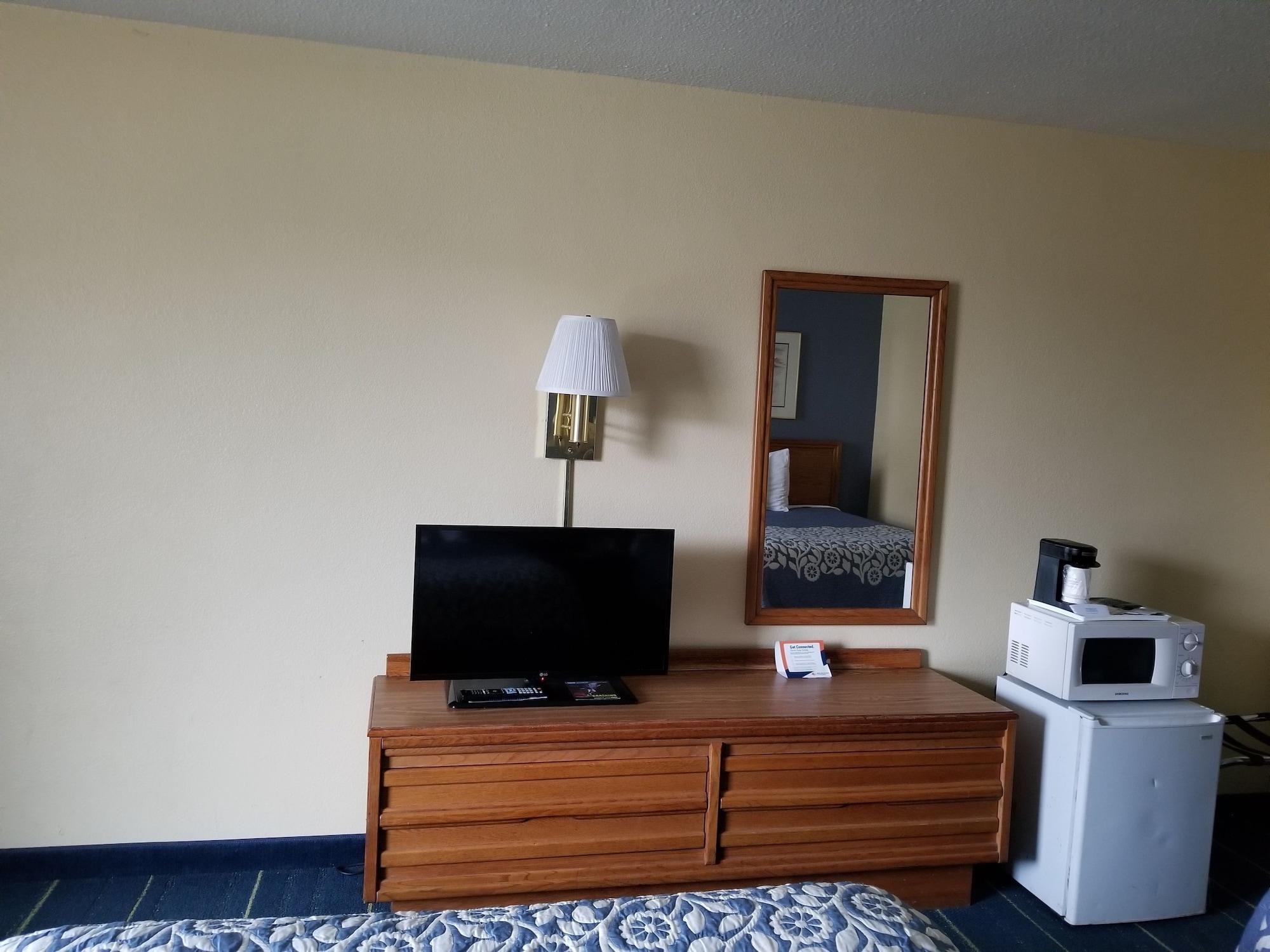 Days Inn By Wyndham South Hill Buitenkant foto