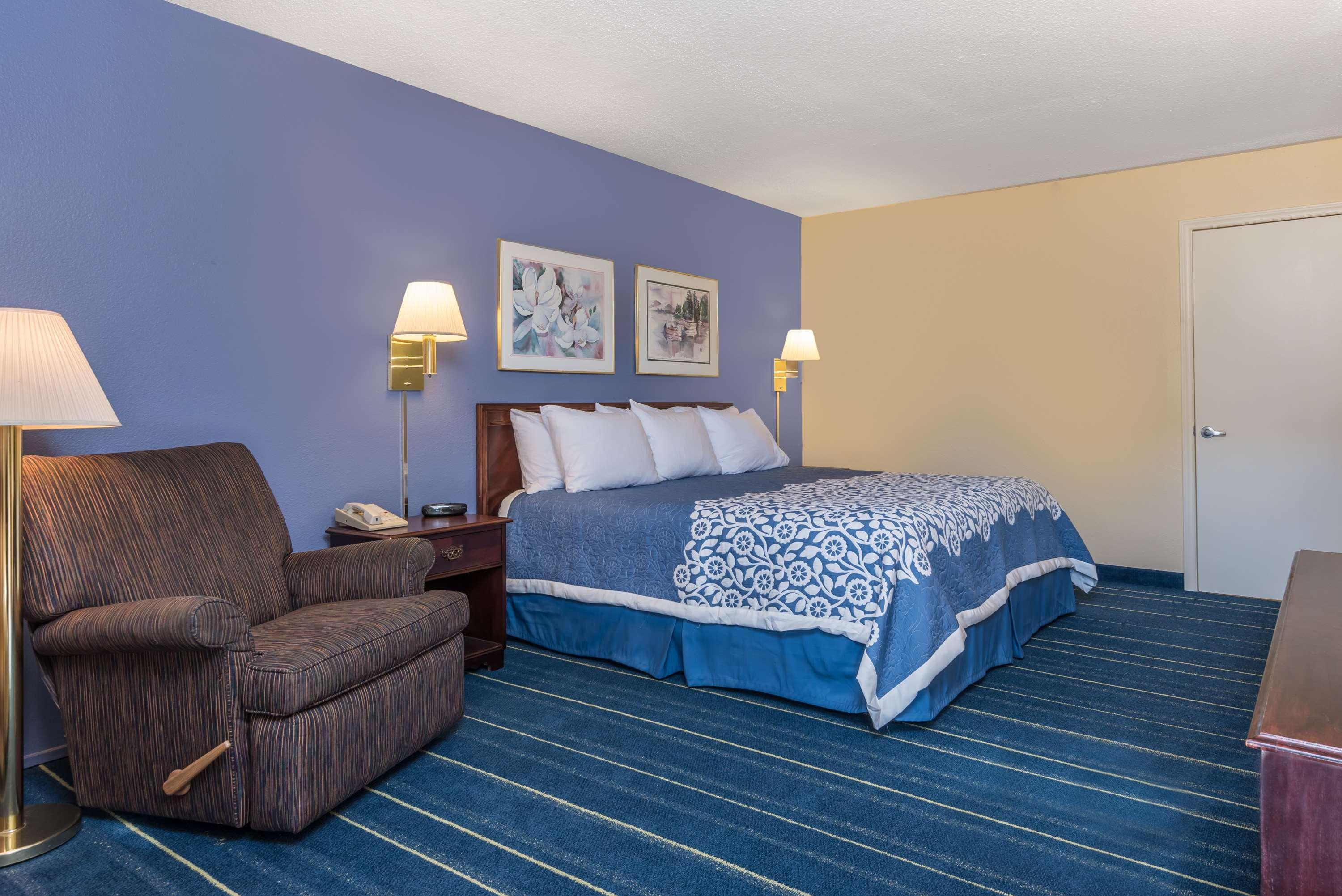 Days Inn By Wyndham South Hill Buitenkant foto