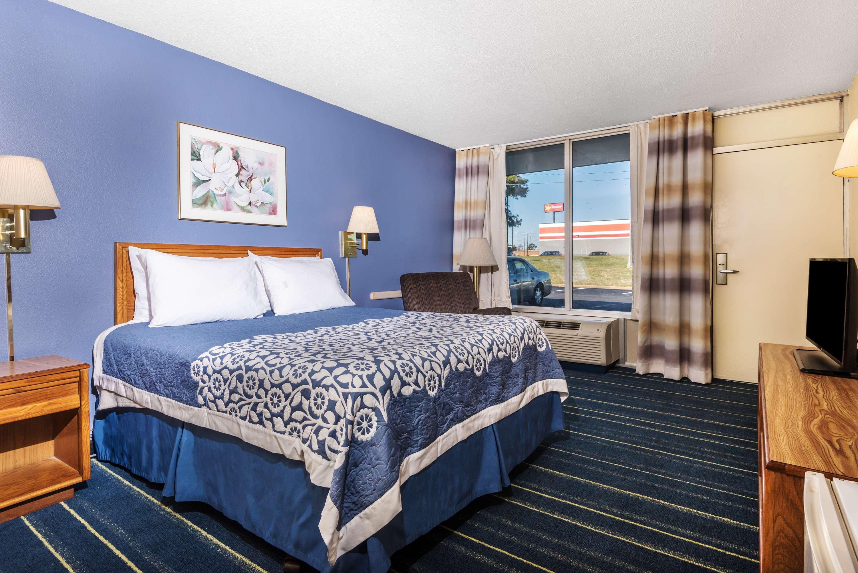 Days Inn By Wyndham South Hill Buitenkant foto