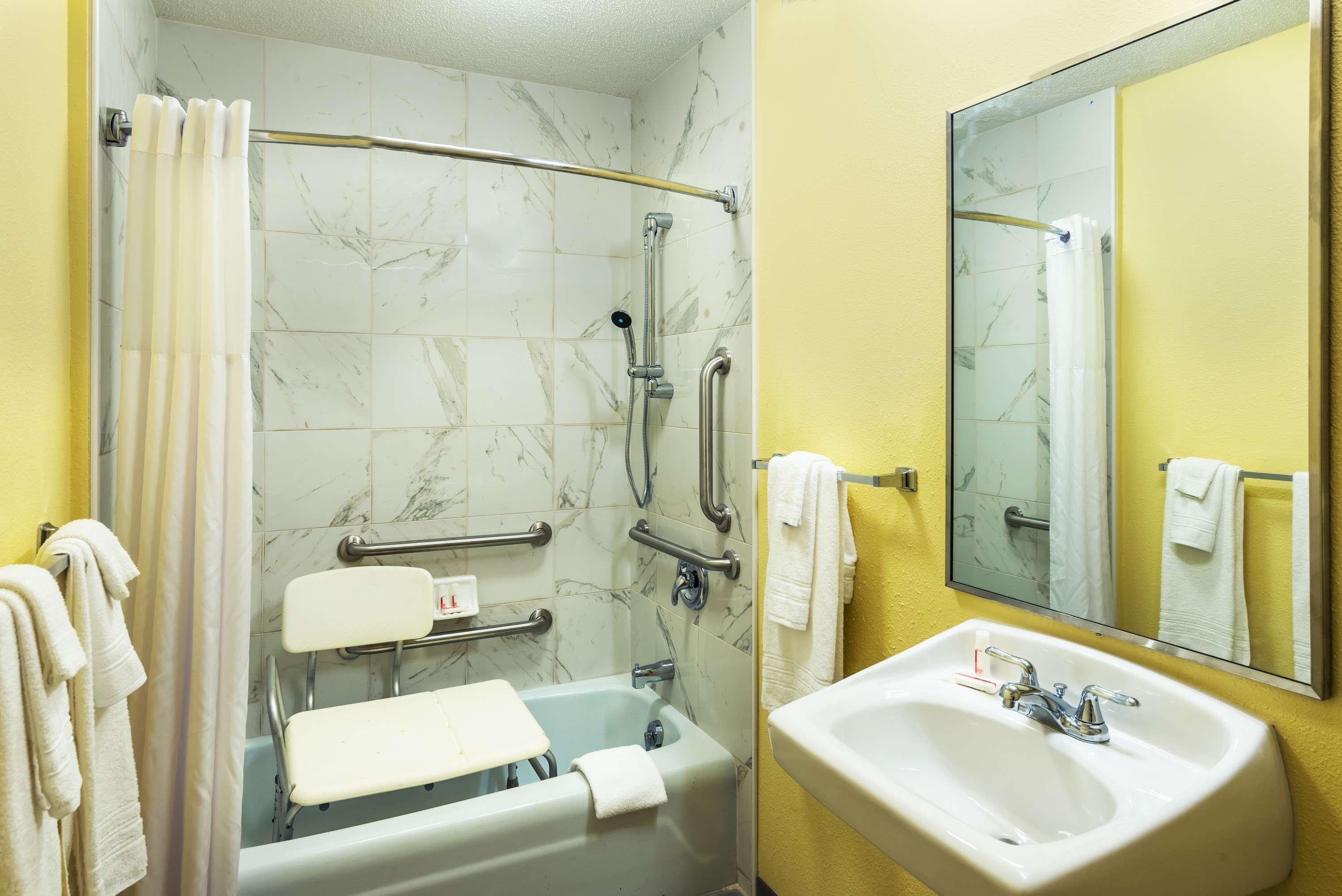 Days Inn By Wyndham South Hill Buitenkant foto
